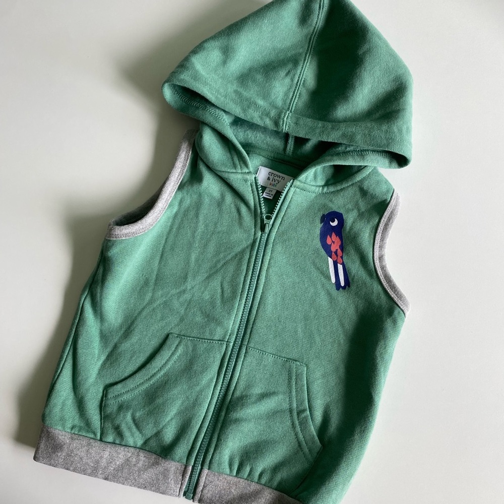 Crown & Ivy zip-up sleeveless hooded sweater